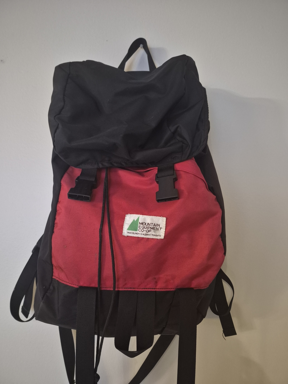 Vintage MEC Mountain Equipment Co-op Hiking Rucksack Backpack Red Black
